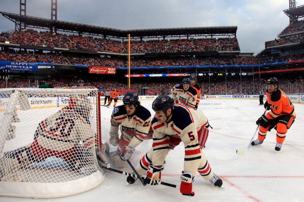 NHL, Rangers corsari a Philadelphia. Edmonton beffa Chicago