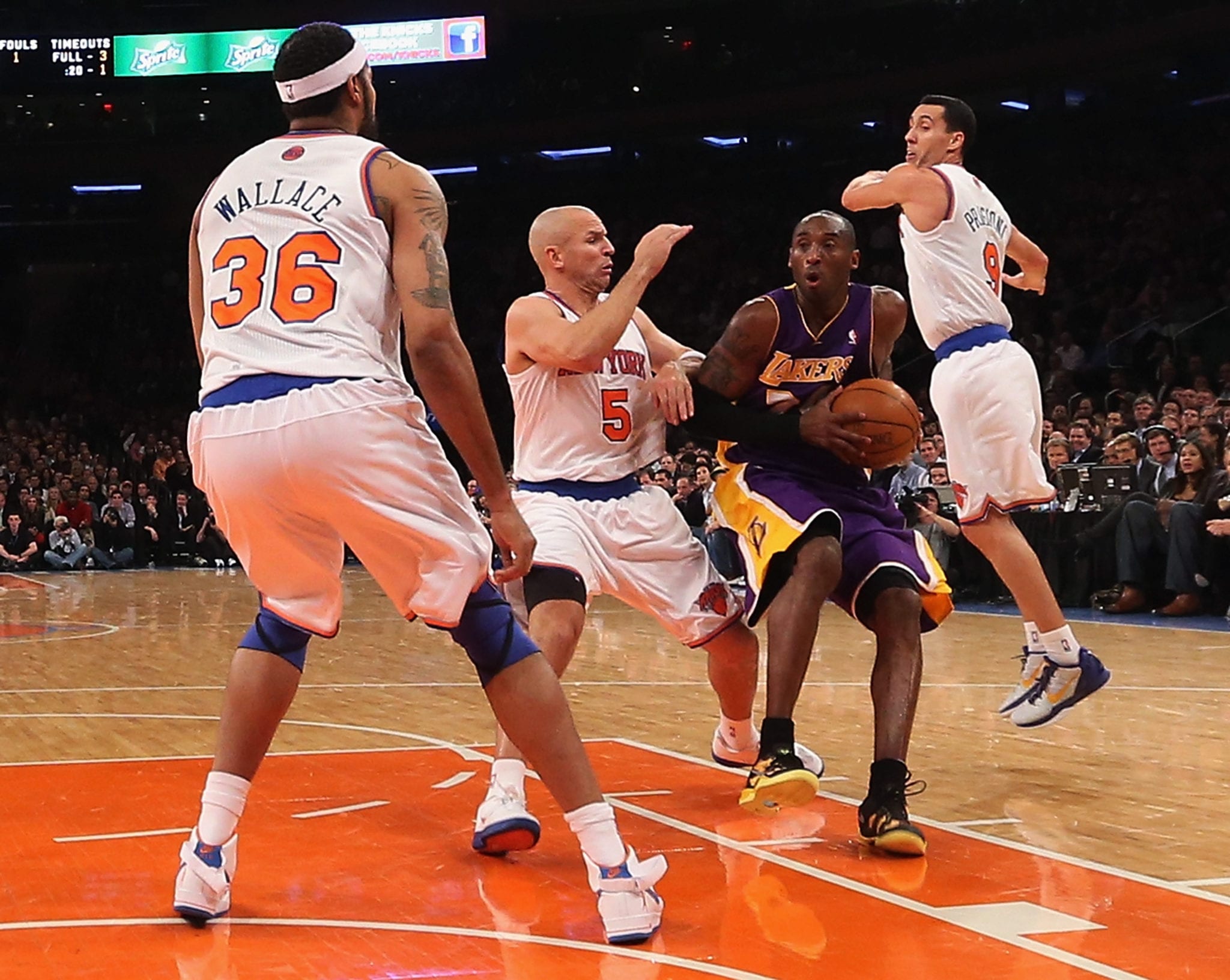 Los Angeles Lakers v New York Knicks